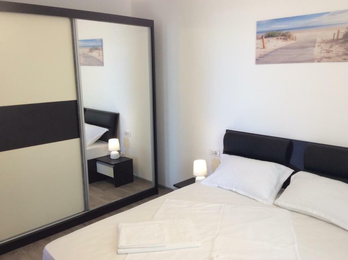 Bluewaves Apartment Mamaia Nord Navodari Exterior photo